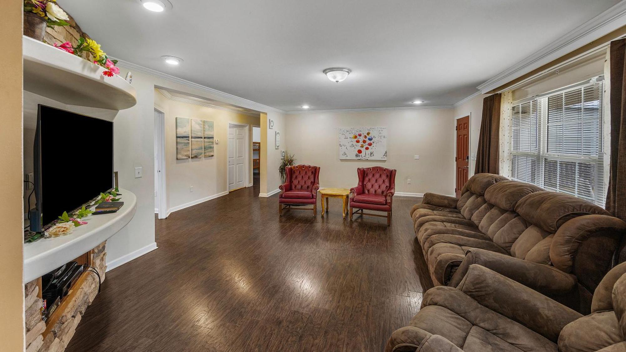 Scenic Views & Majestic Sunsets, Relax Like Home! * Dandridge