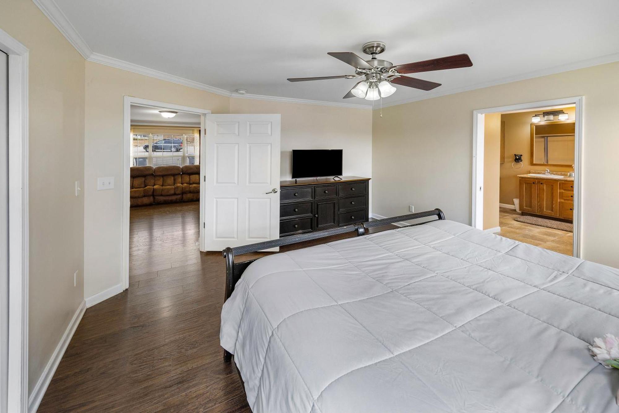 Scenic Views & Majestic Sunsets, Relax Like Home! *