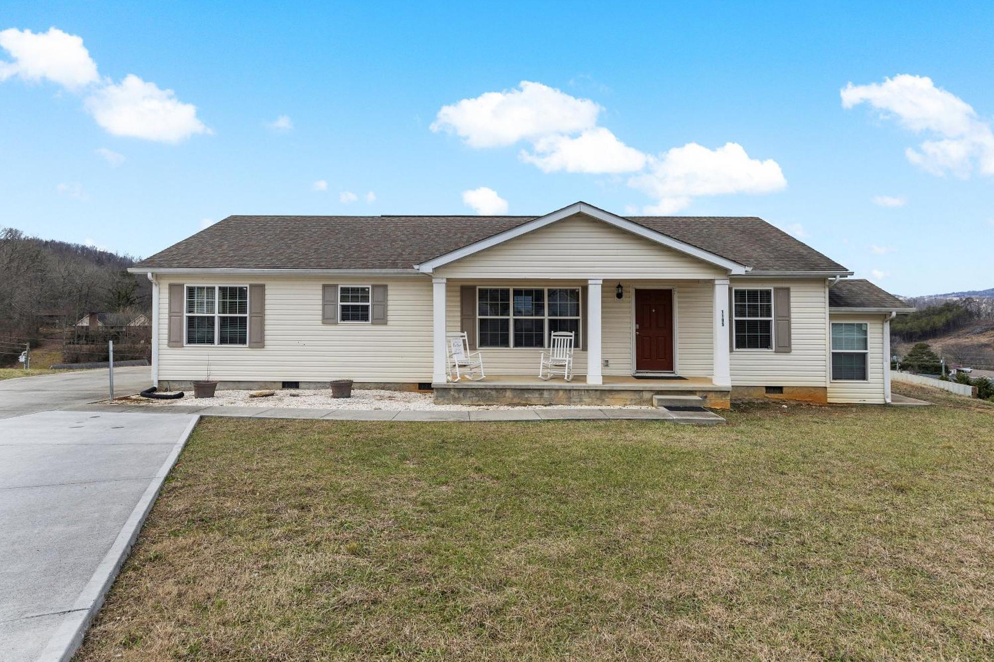 Holiday home Scenic Views & Majestic Sunsets, Relax Like Home!